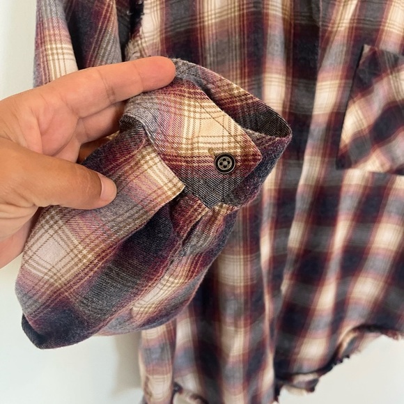 Cloth & Stone Berry Fray Plaid shirt red navy blue flannel distressed Size M - Picture 6 of 9